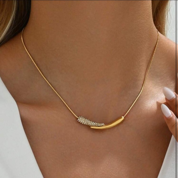 AVA Jewelry - 18K Gold Plated Stainless Steel Curved Pendant Necklace Elegant Daily Wear